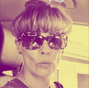 Meet your Posher, Corena